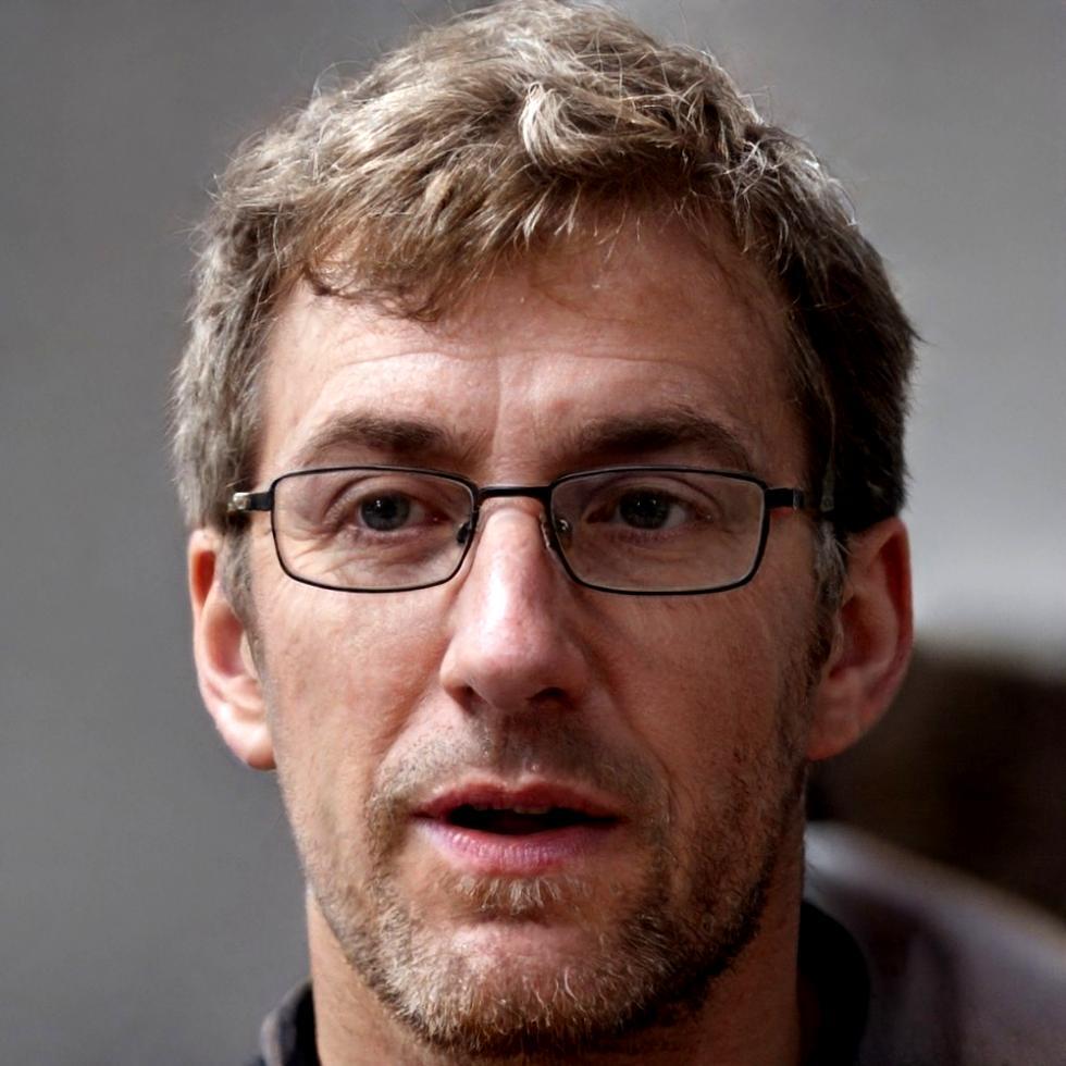 Course instructor specializing in behavioral psychology